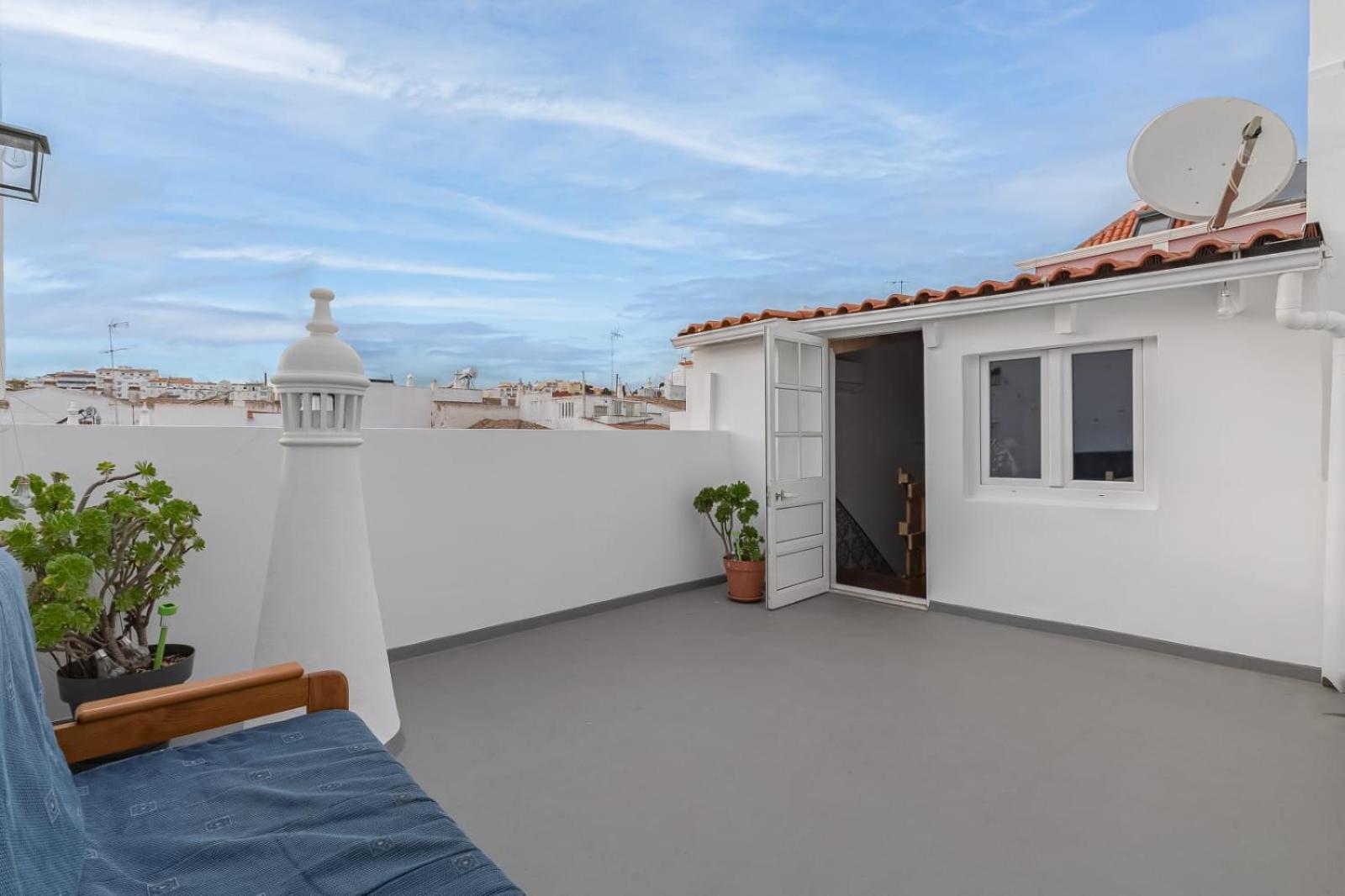 4-bedroom Townhouse With Terrace In Center Oldtown *